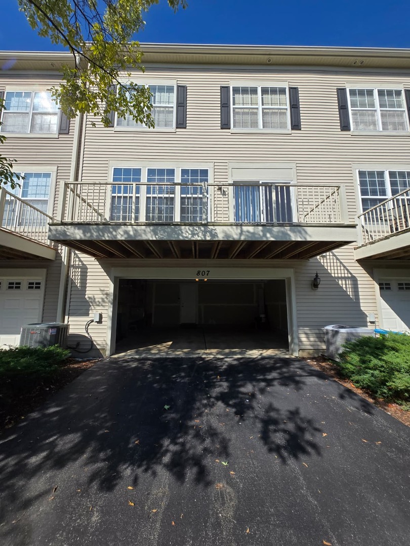 807 STATION Boulevard, Aurora, IL 60504