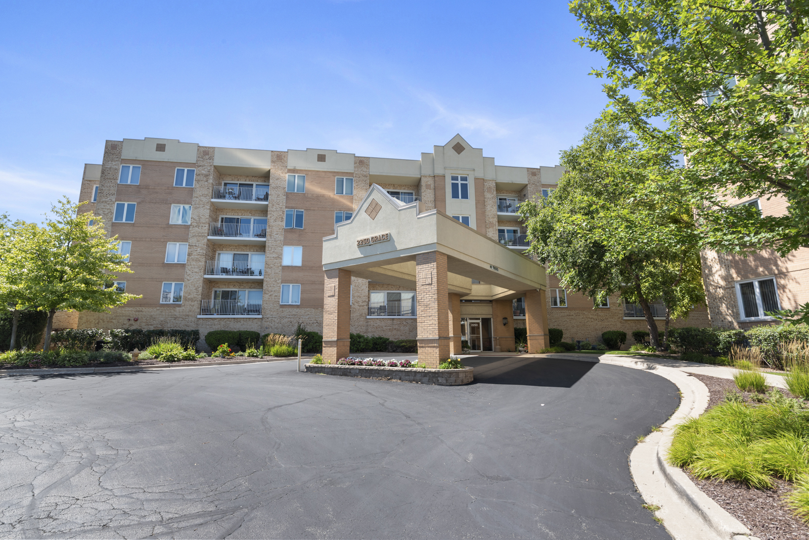 2250 S Grace Street #108, Lombard, IL 60148