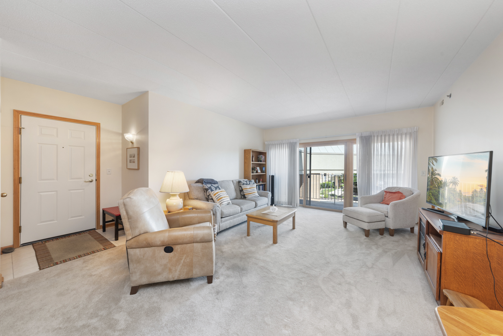 2250 S Grace Street #108, Lombard, IL 60148