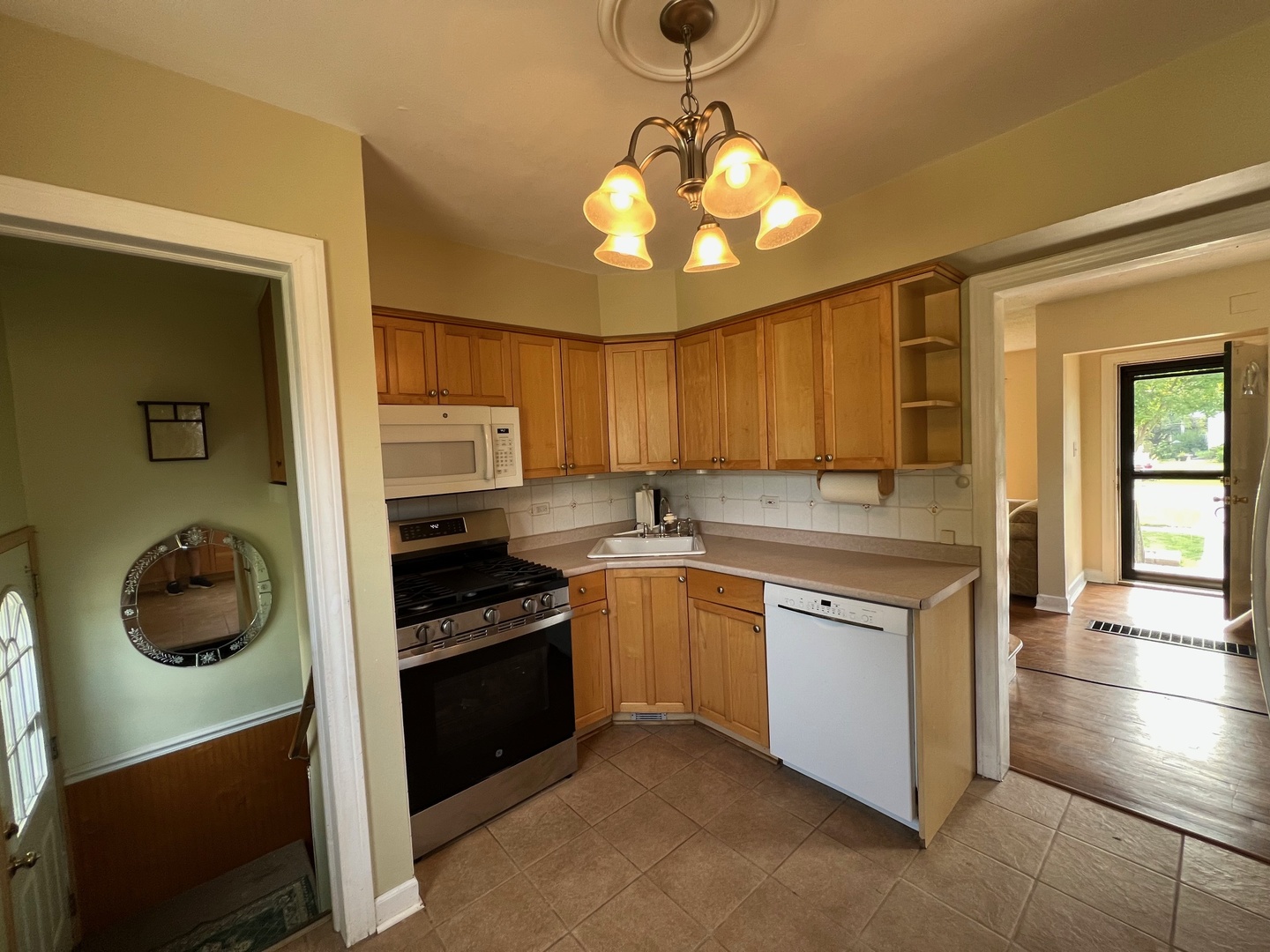 4225 HIGHLAND Avenue, Downers Grove, IL 60515