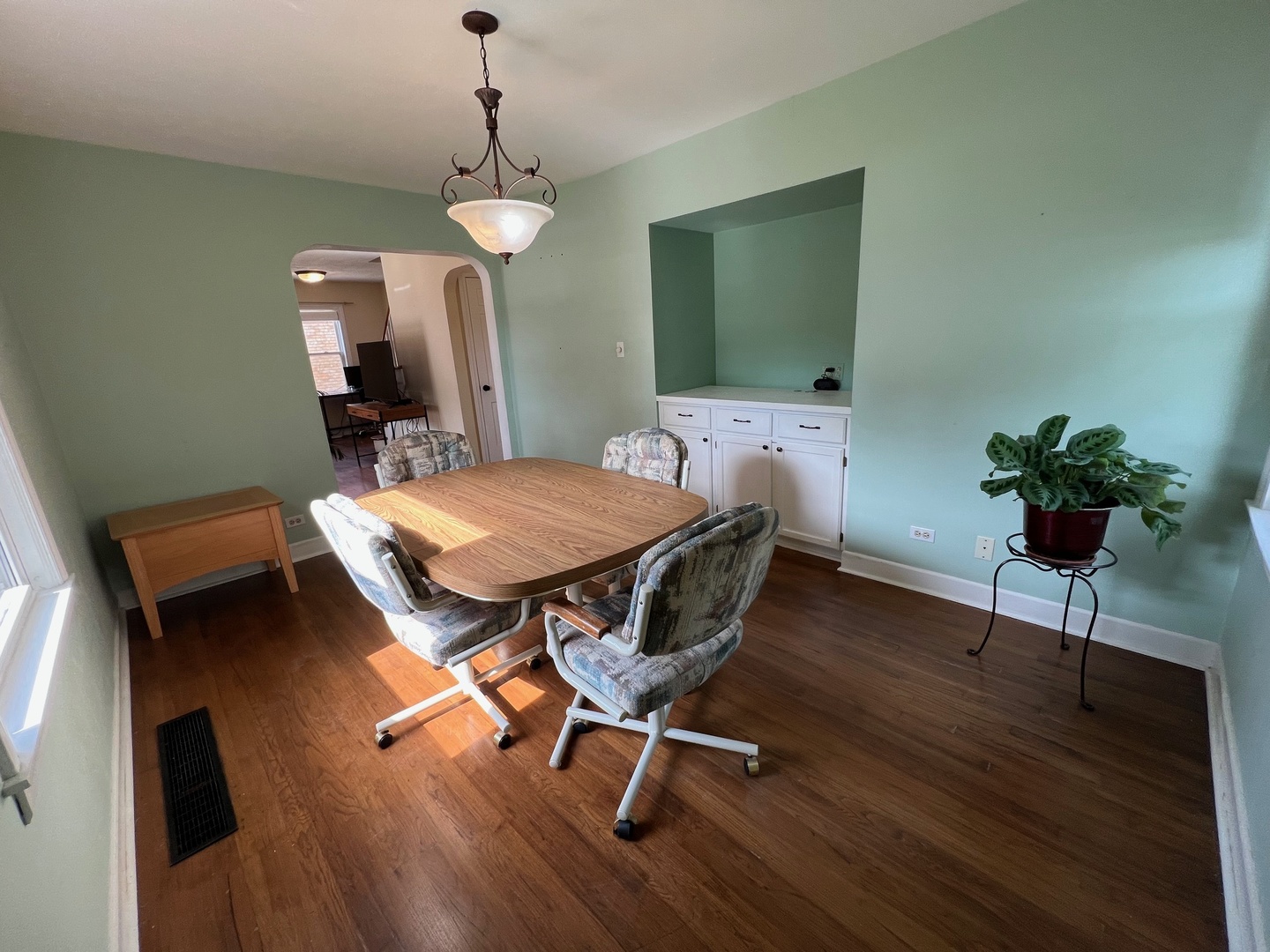 4225 HIGHLAND Avenue, Downers Grove, IL 60515