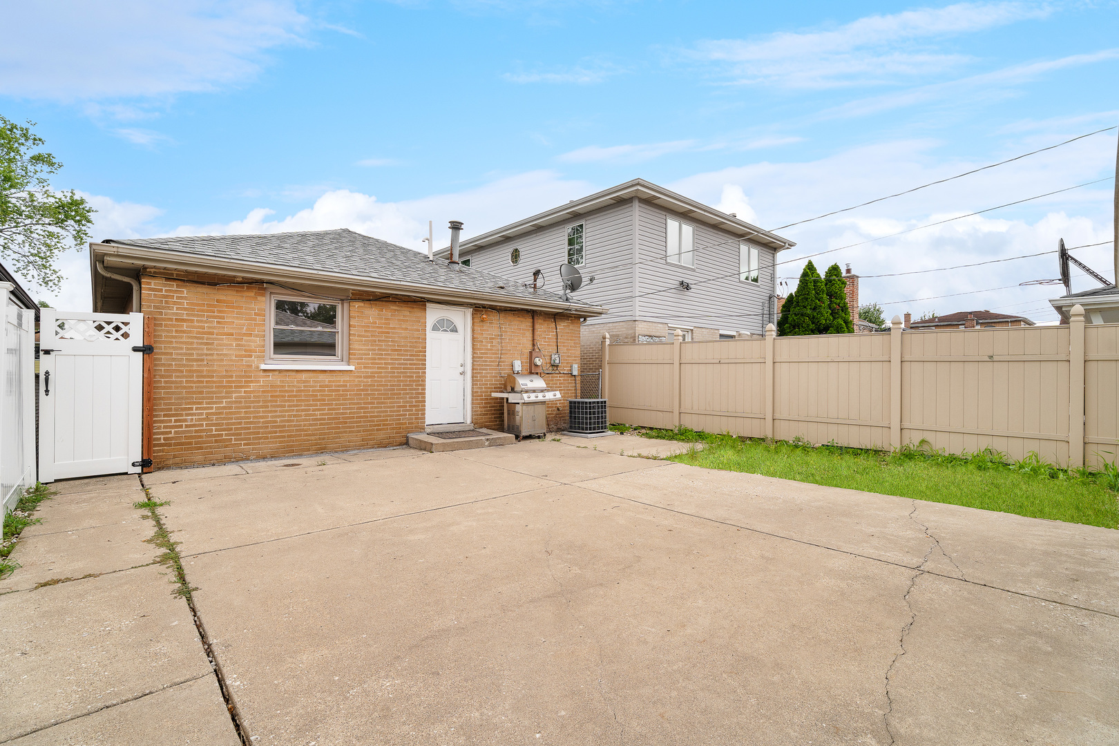 7734 Melvina Avenue, Burbank, IL 60459