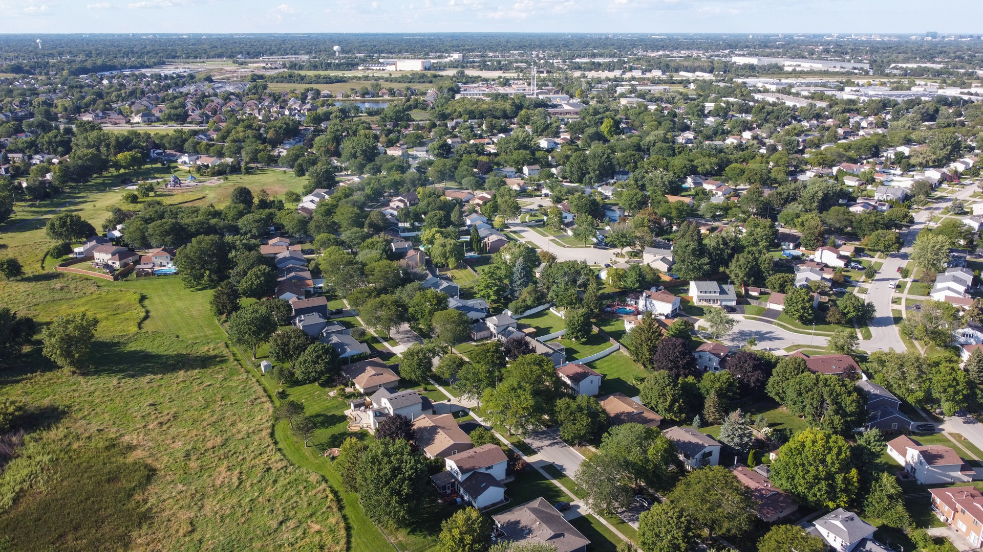 340 S Garden Avenue, Roselle, IL 60172