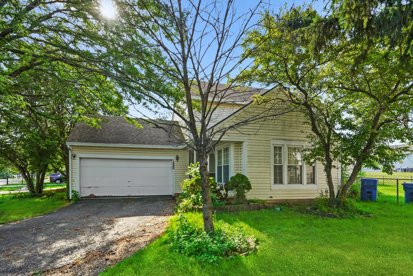 1885 Grosse Pointe Court, Hanover Park, IL 60133