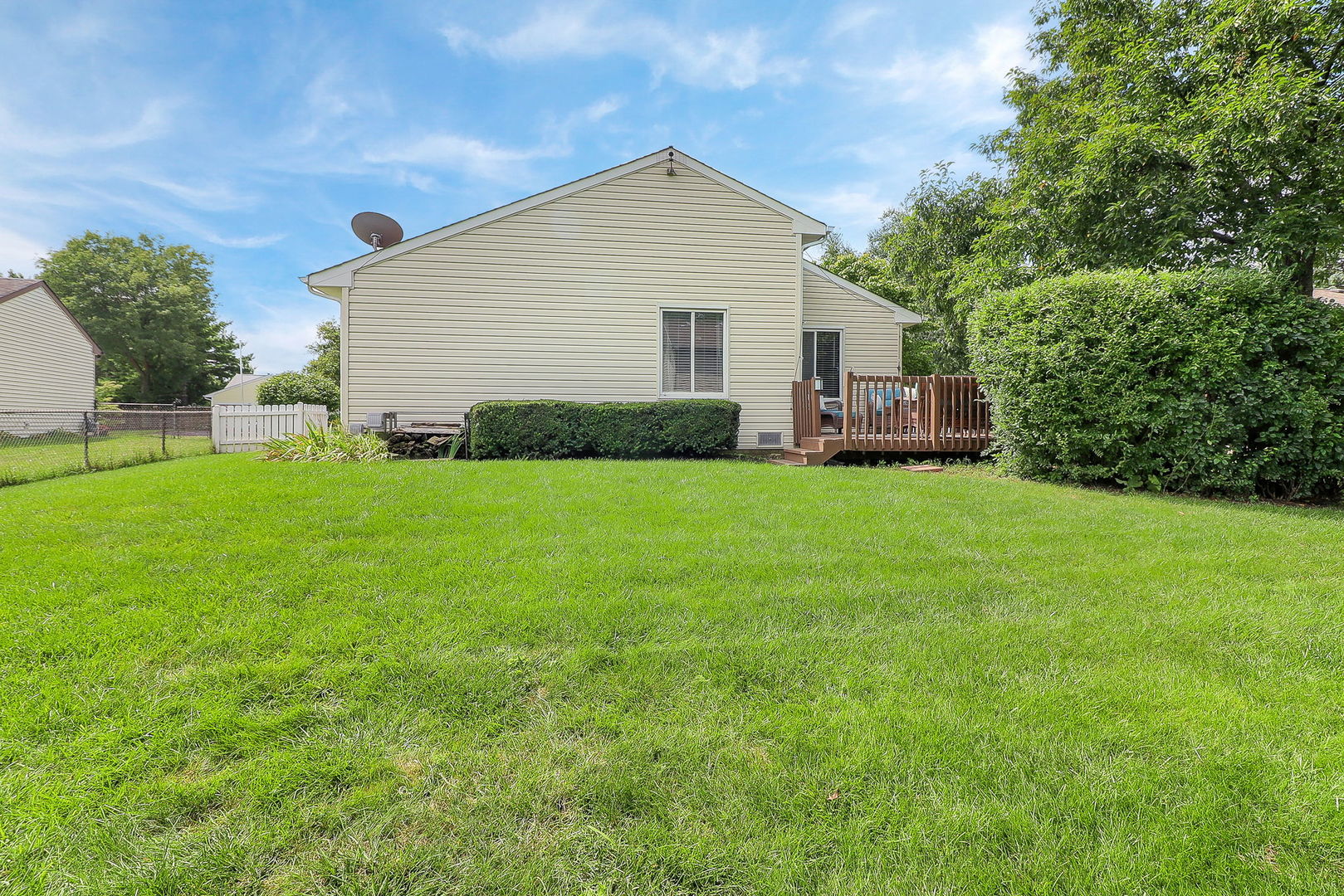 323 Danbury Drive, Naperville, IL 60565
