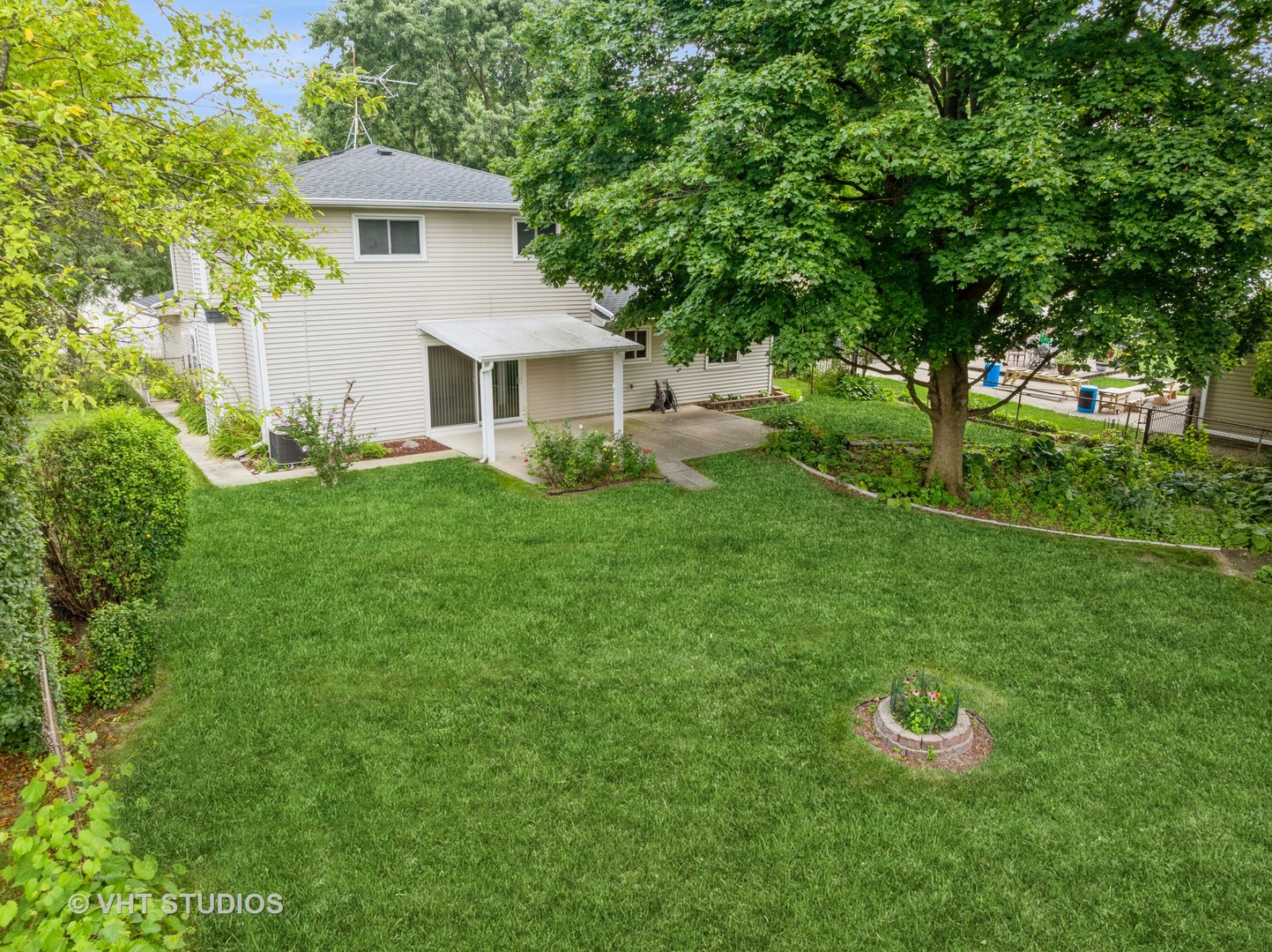 1027 Duxbury Lane, Schaumburg, IL 60193