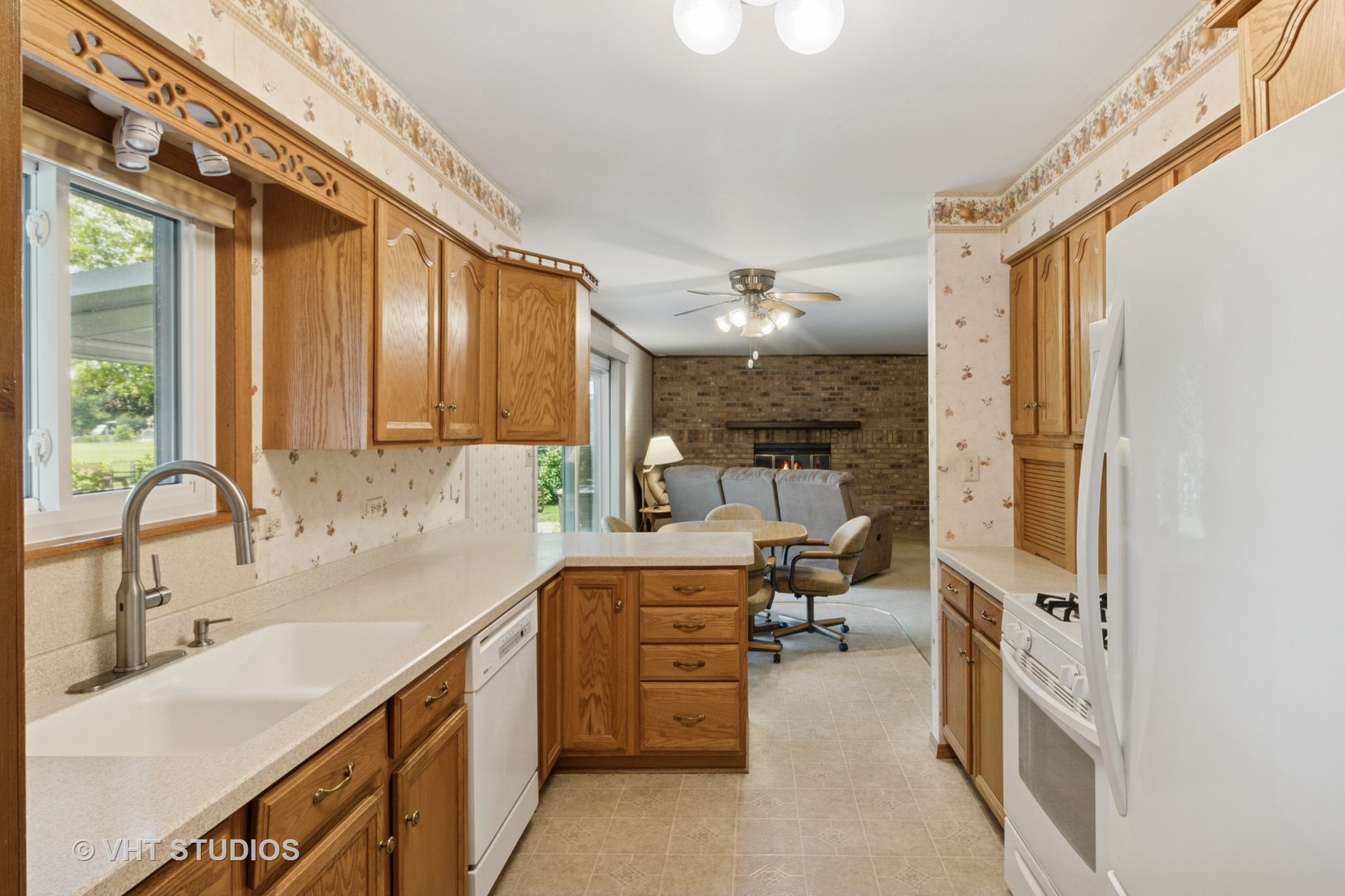 1027 Duxbury Lane, Schaumburg, IL 60193