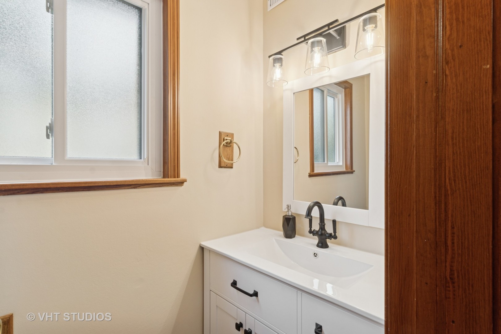 1027 Duxbury Lane, Schaumburg, IL 60193