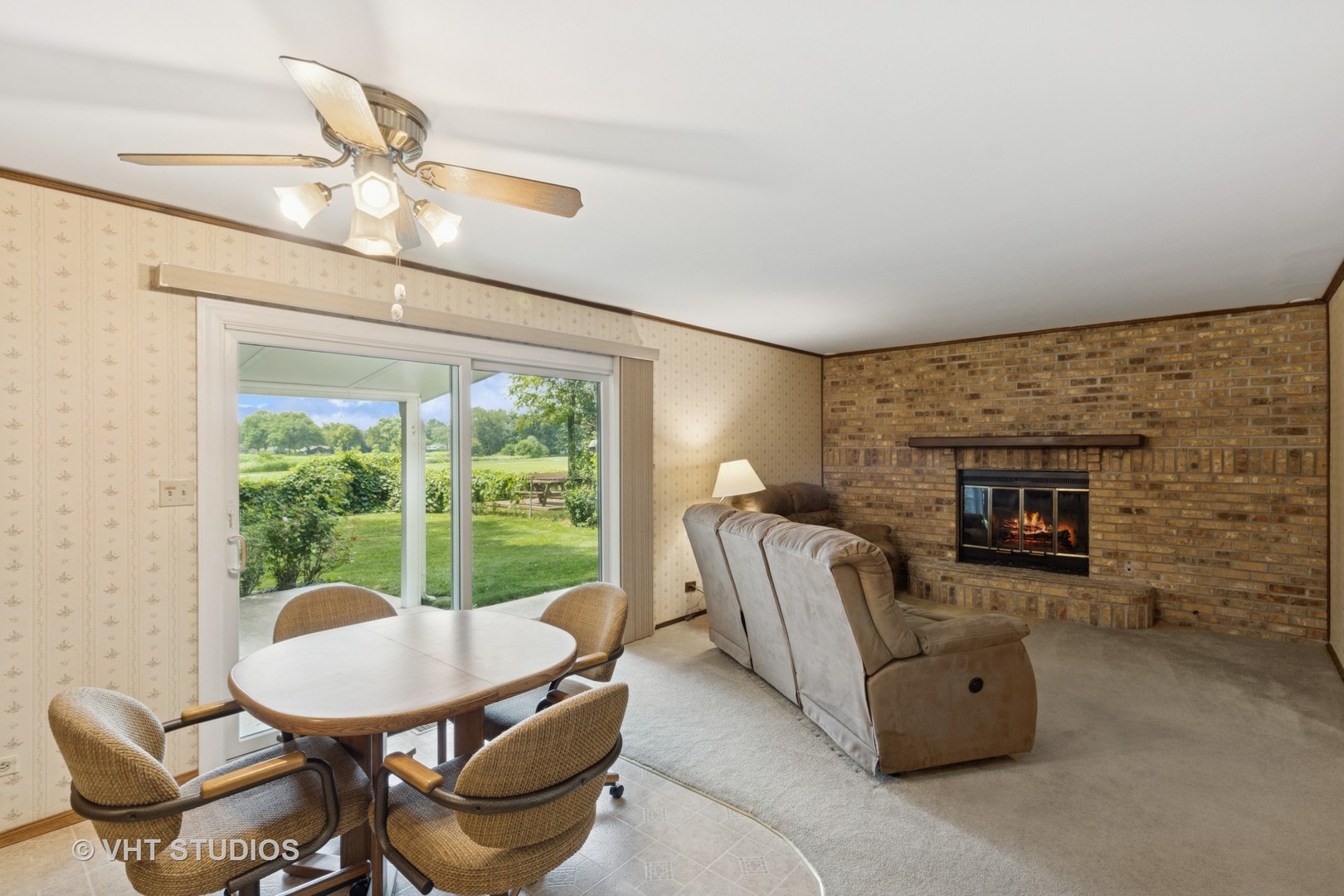 1027 Duxbury Lane, Schaumburg, IL 60193