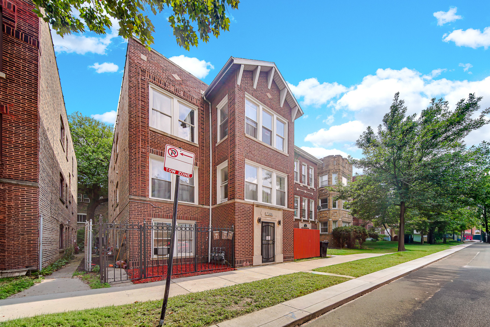 7305 S Yates Boulevard, Chicago, IL 60649