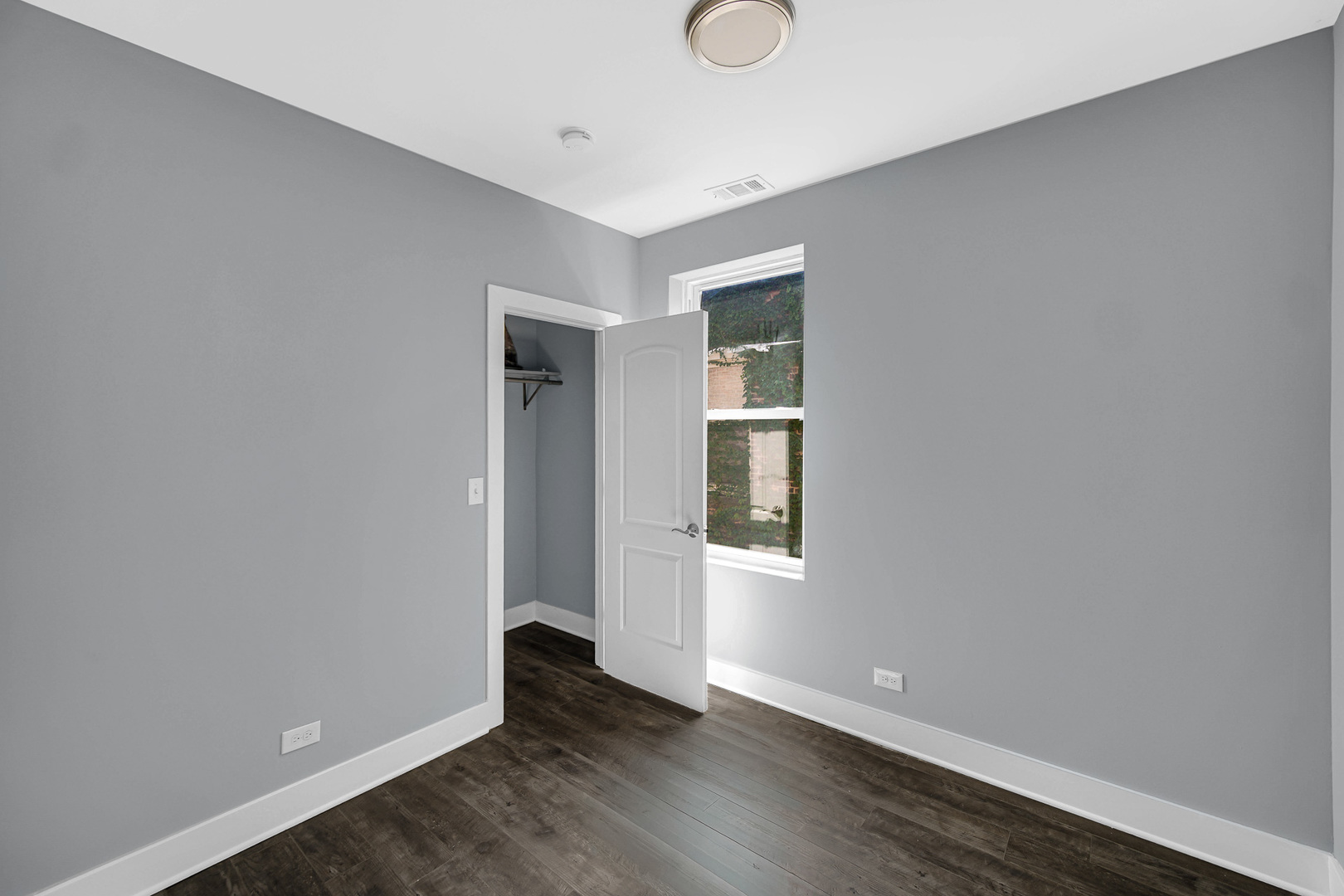 7305 S Yates Boulevard, Chicago, IL 60649