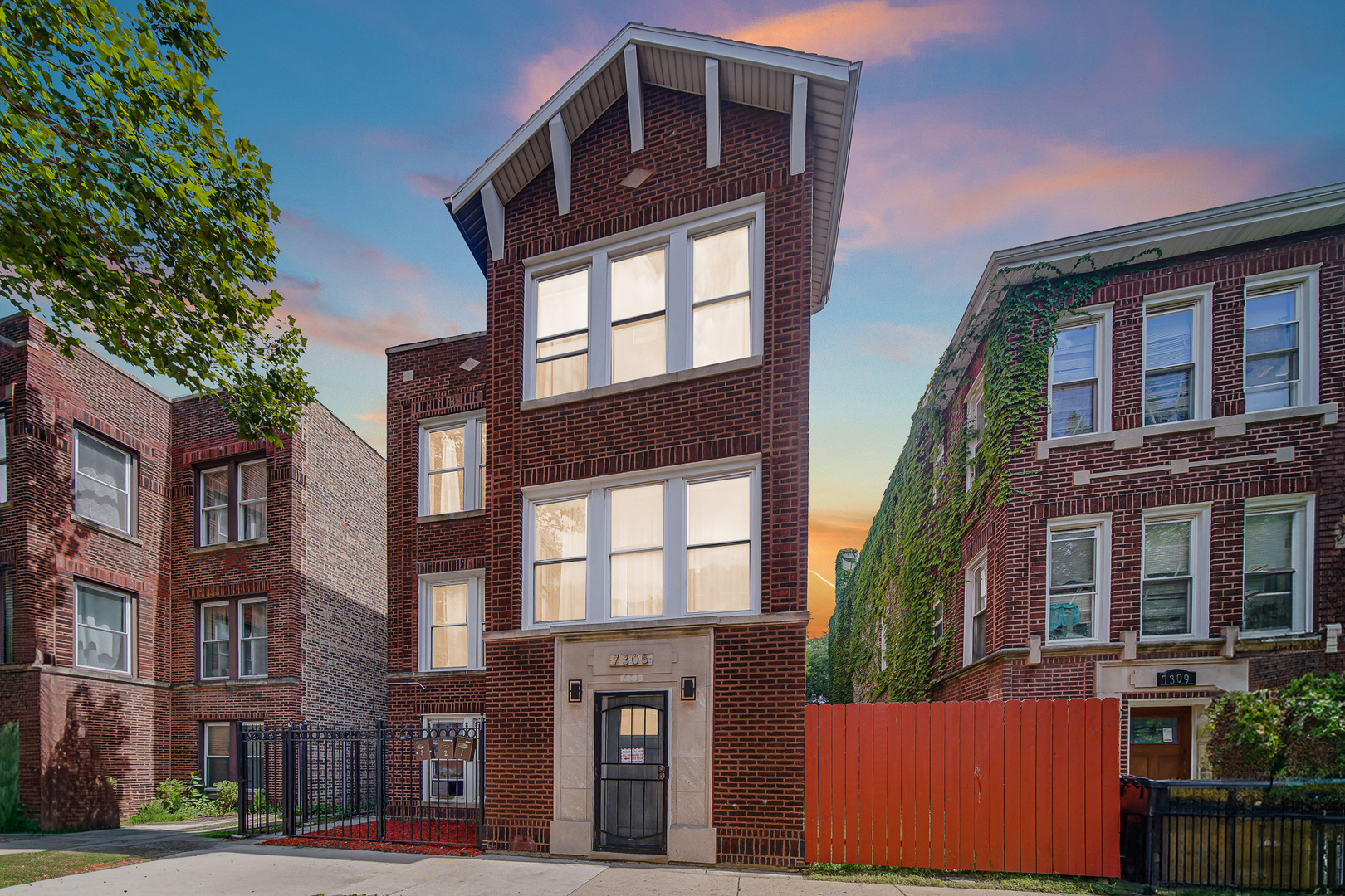 7305 S Yates Boulevard, Chicago, IL 60649