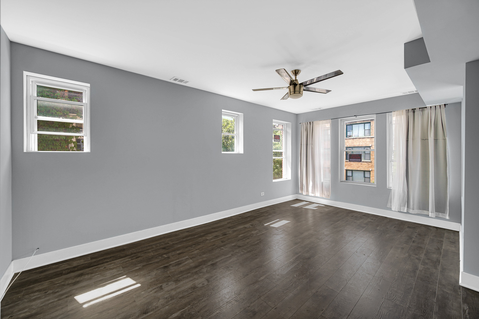 7305 S Yates Boulevard, Chicago, IL 60649