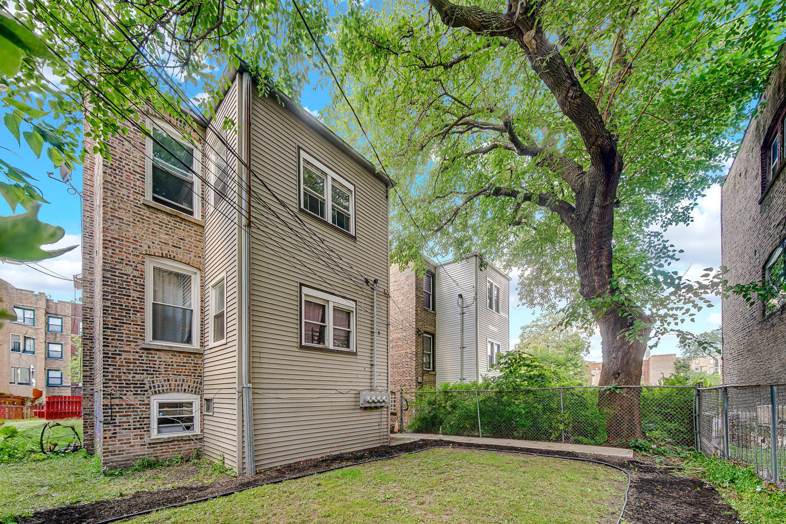 7305 S Yates Boulevard, Chicago, IL 60649