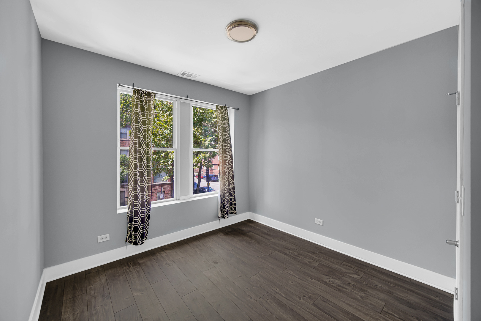 7305 S Yates Boulevard, Chicago, IL 60649