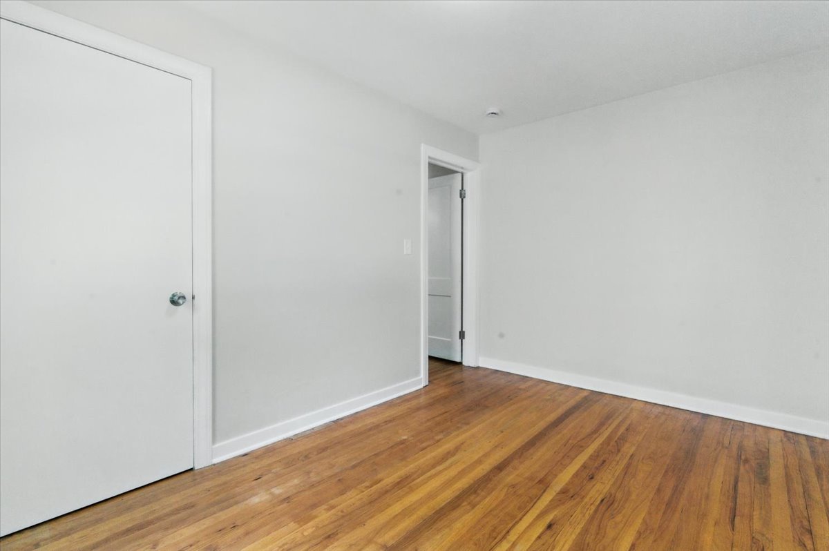 1051 Glenwood Avenue, Waukegan, IL 60085