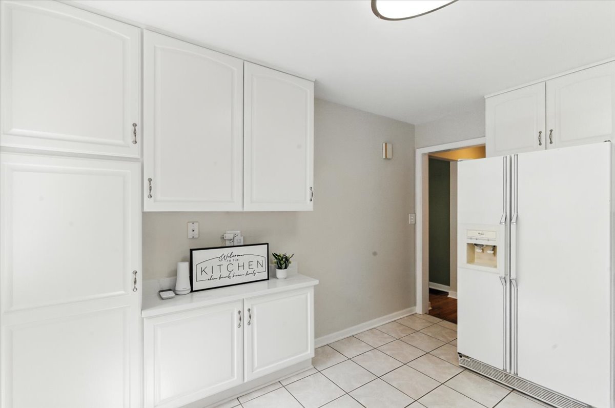 1051 Glenwood Avenue, Waukegan, IL 60085
