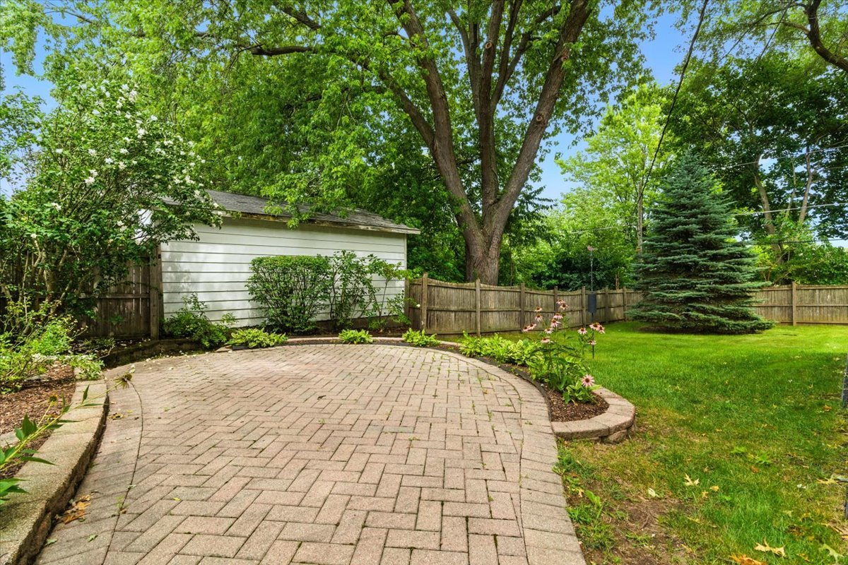 1051 Glenwood Avenue, Waukegan, IL 60085