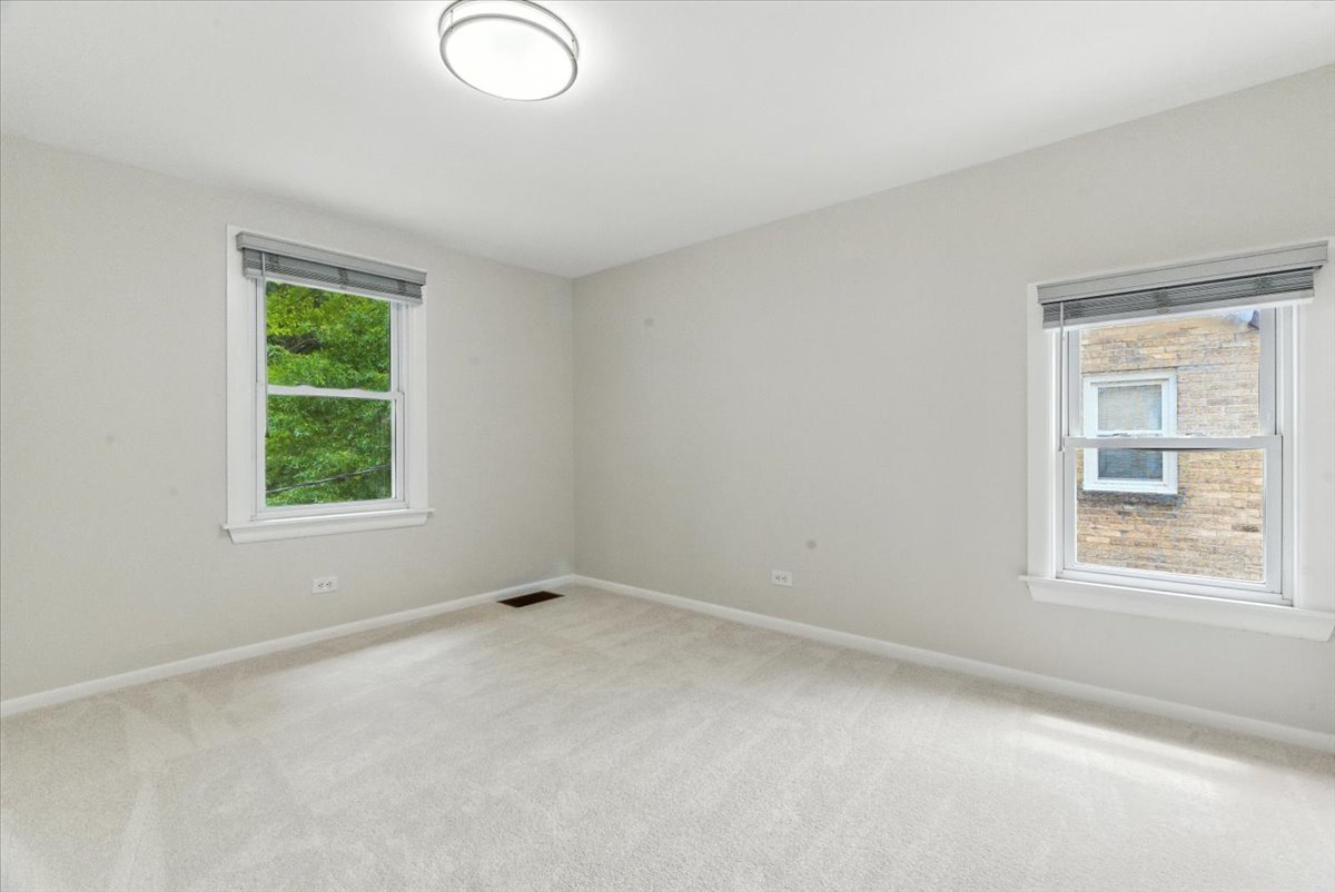 1051 Glenwood Avenue, Waukegan, IL 60085