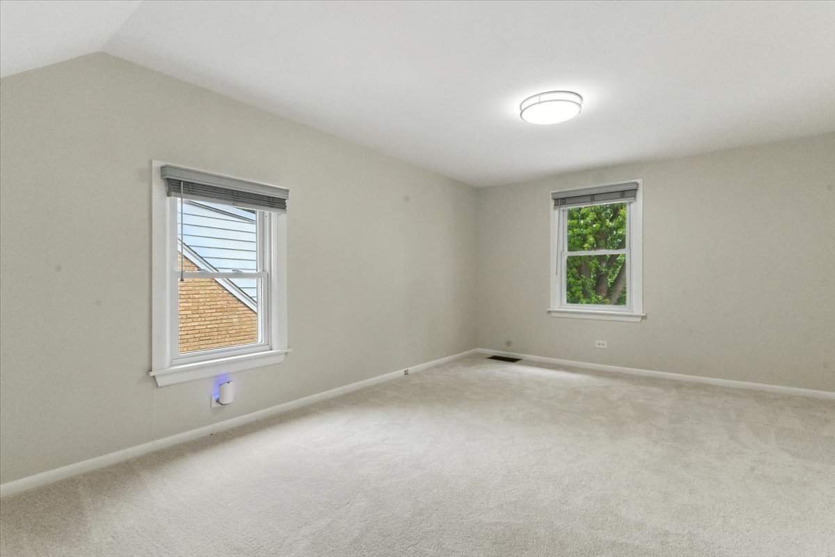1051 Glenwood Avenue, Waukegan, IL 60085