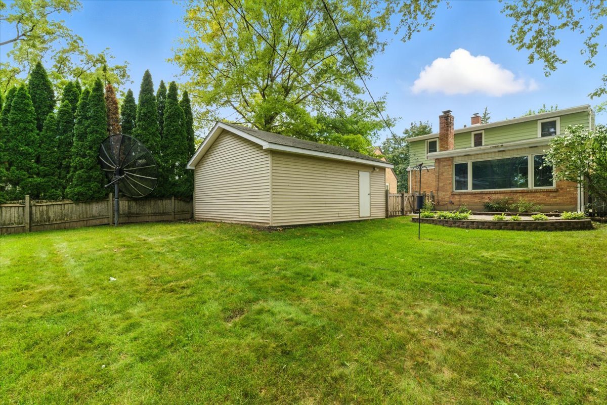 1051 Glenwood Avenue, Waukegan, IL 60085
