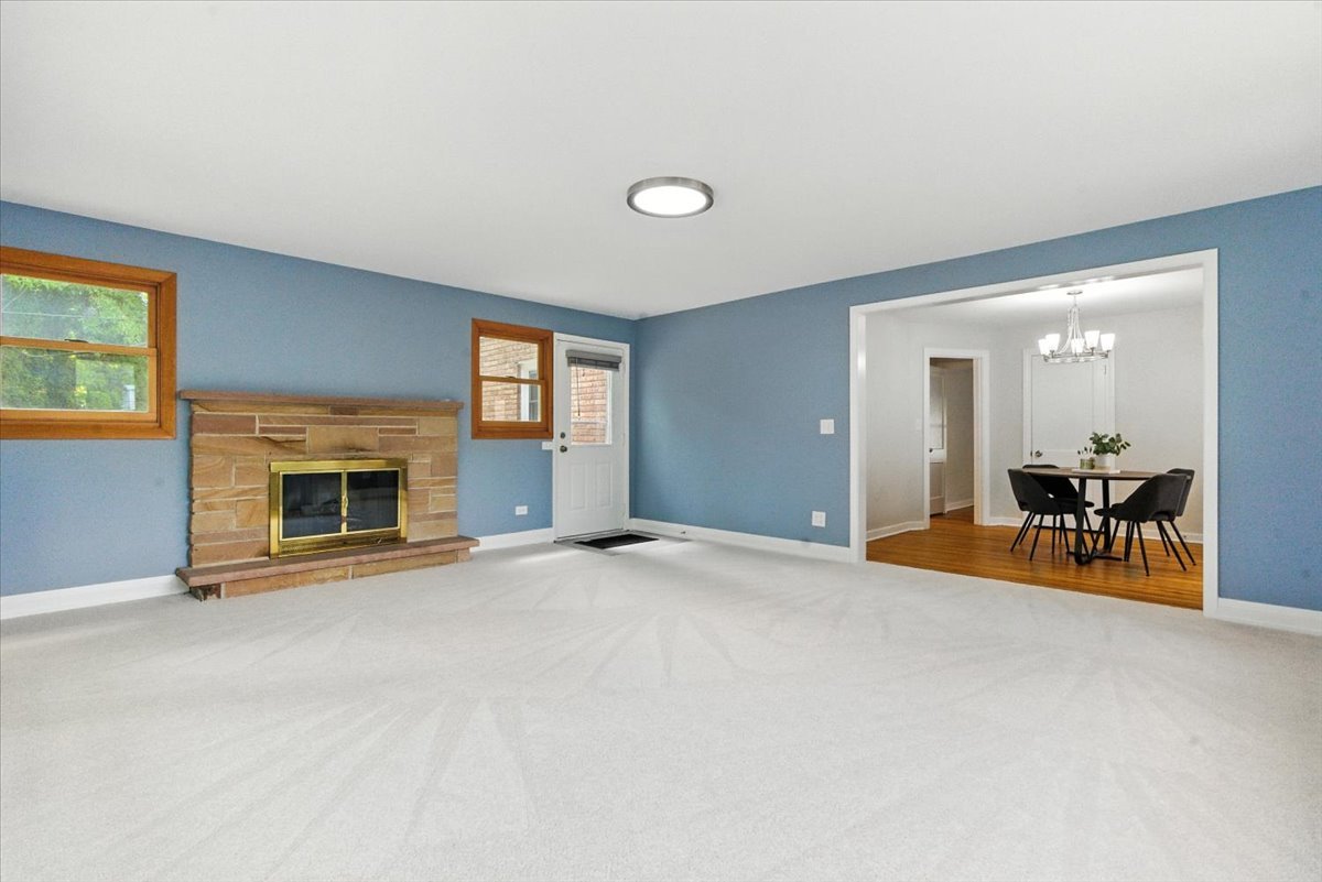 1051 Glenwood Avenue, Waukegan, IL 60085