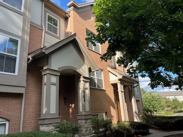 1122 N Claremont Drive, Palatine, IL 60074
