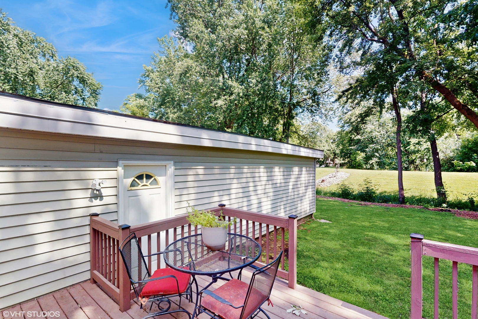 16051 W Des Plaines Drive, Libertyville, IL 60048