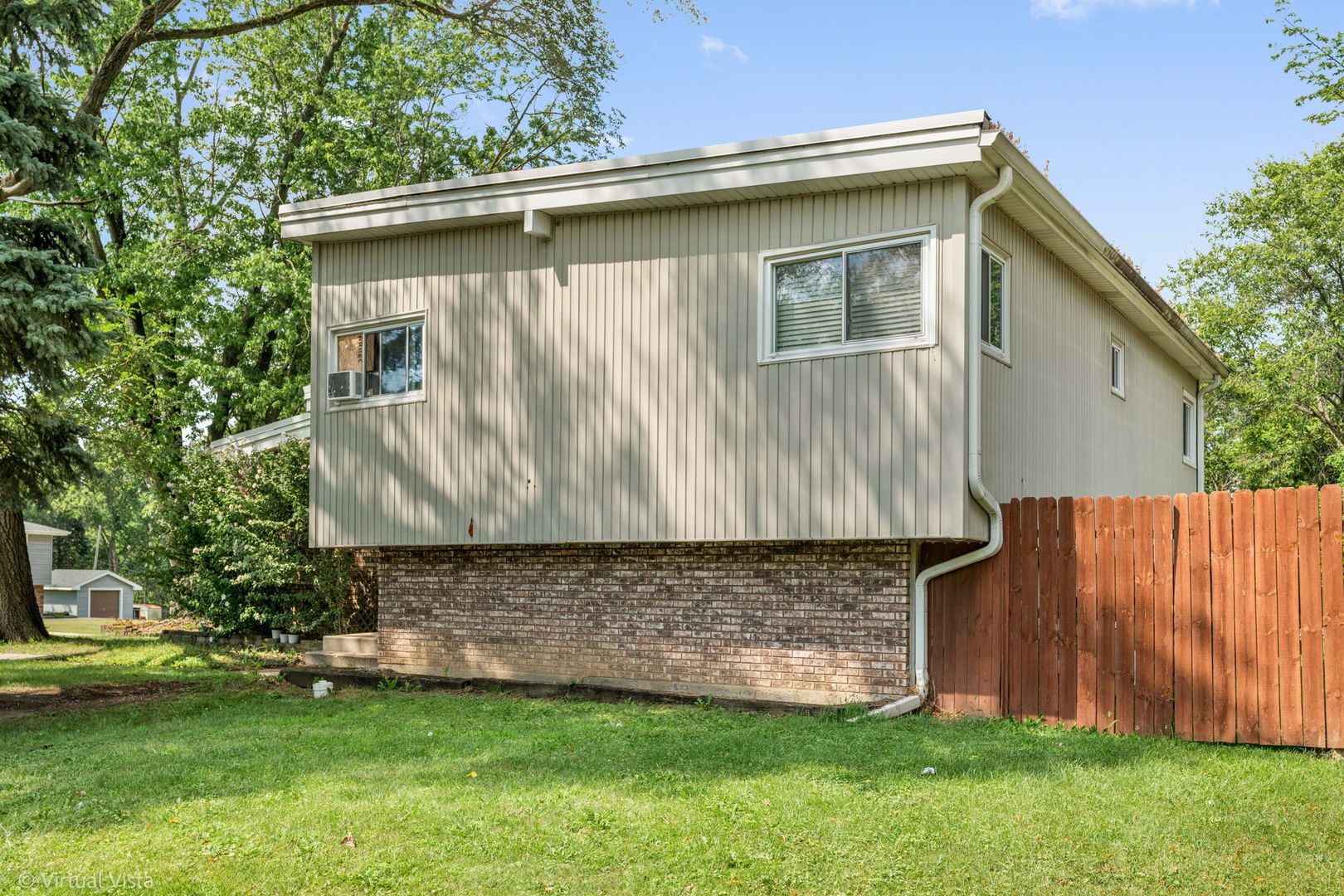 1506 Glen Ellyn Road, Glendale Heights, IL 60139