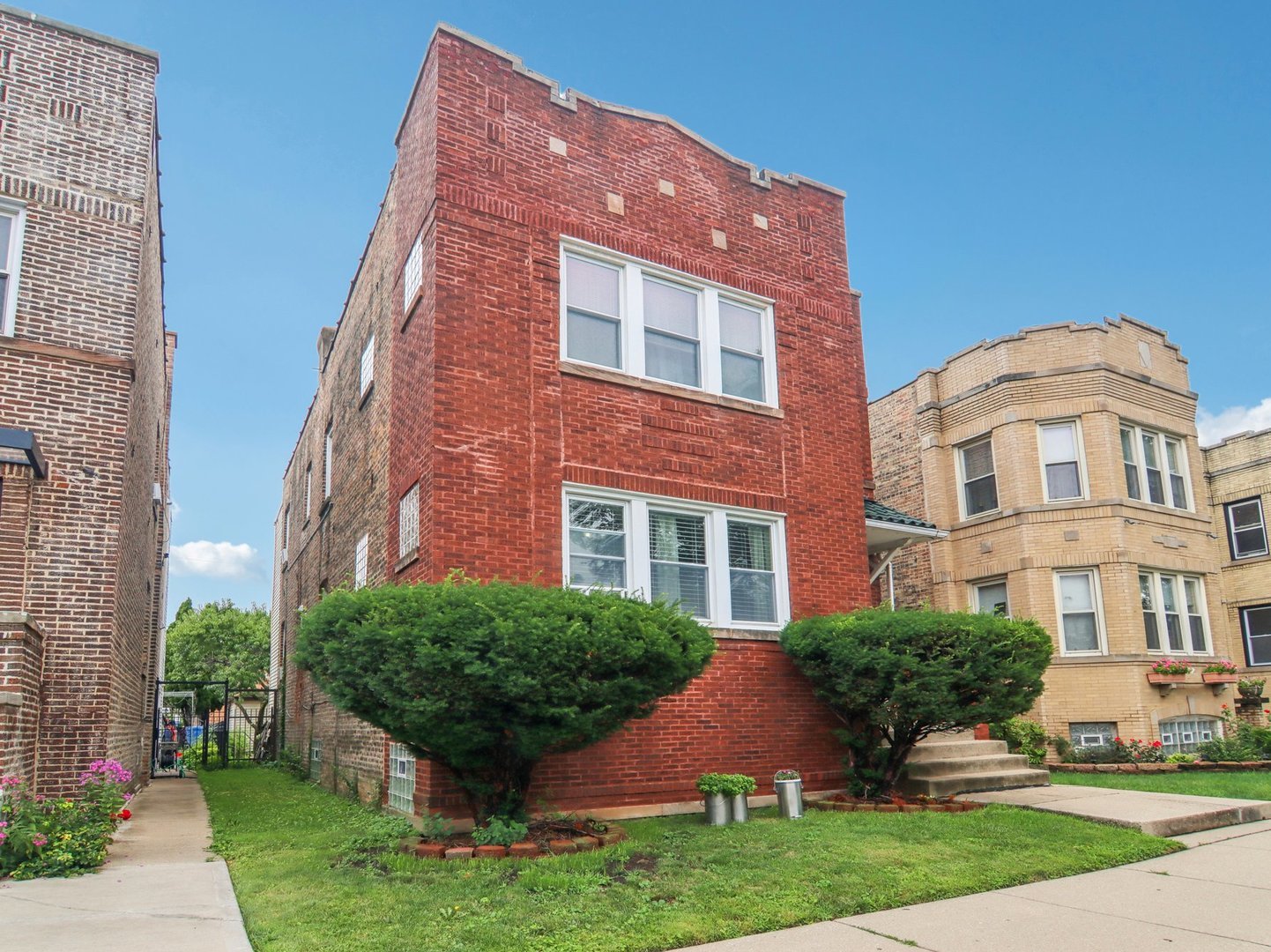 6141 N Artesian Avenue, Chicago, IL 60659
