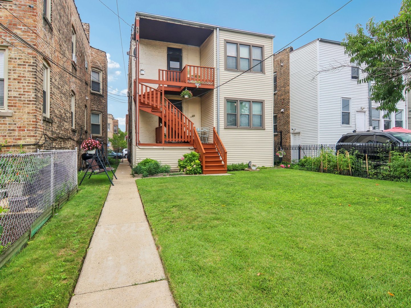 6141 N Artesian Avenue, Chicago, IL 60659