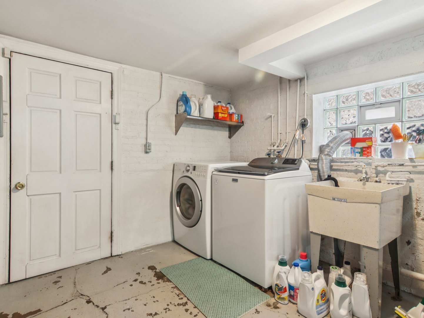 6141 N Artesian Avenue, Chicago, IL 60659