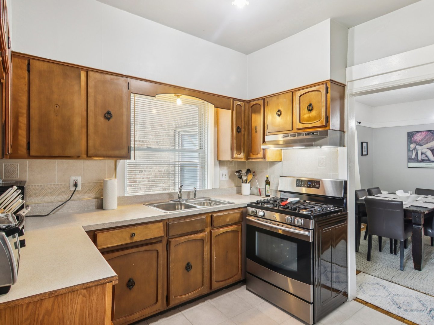 6141 N Artesian Avenue, Chicago, IL 60659