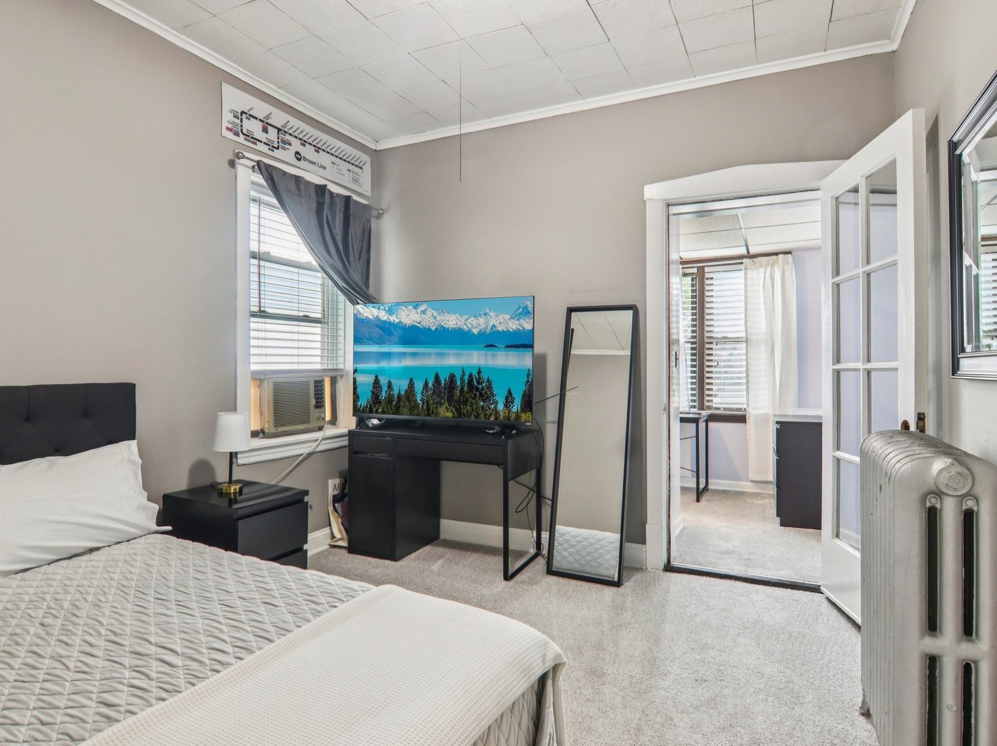 6141 N Artesian Avenue, Chicago, IL 60659
