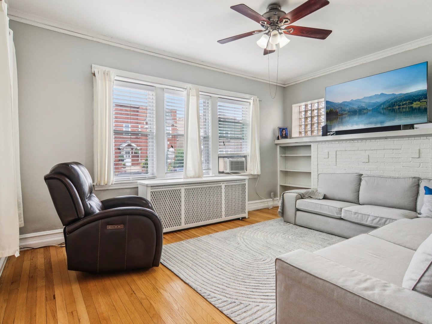 6141 N Artesian Avenue, Chicago, IL 60659