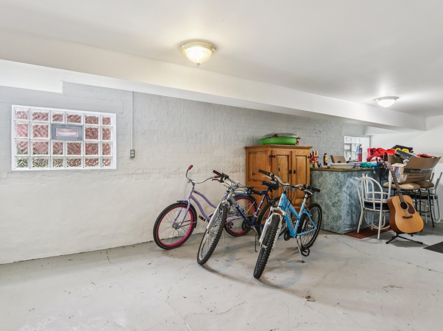 6141 N Artesian Avenue, Chicago, IL 60659