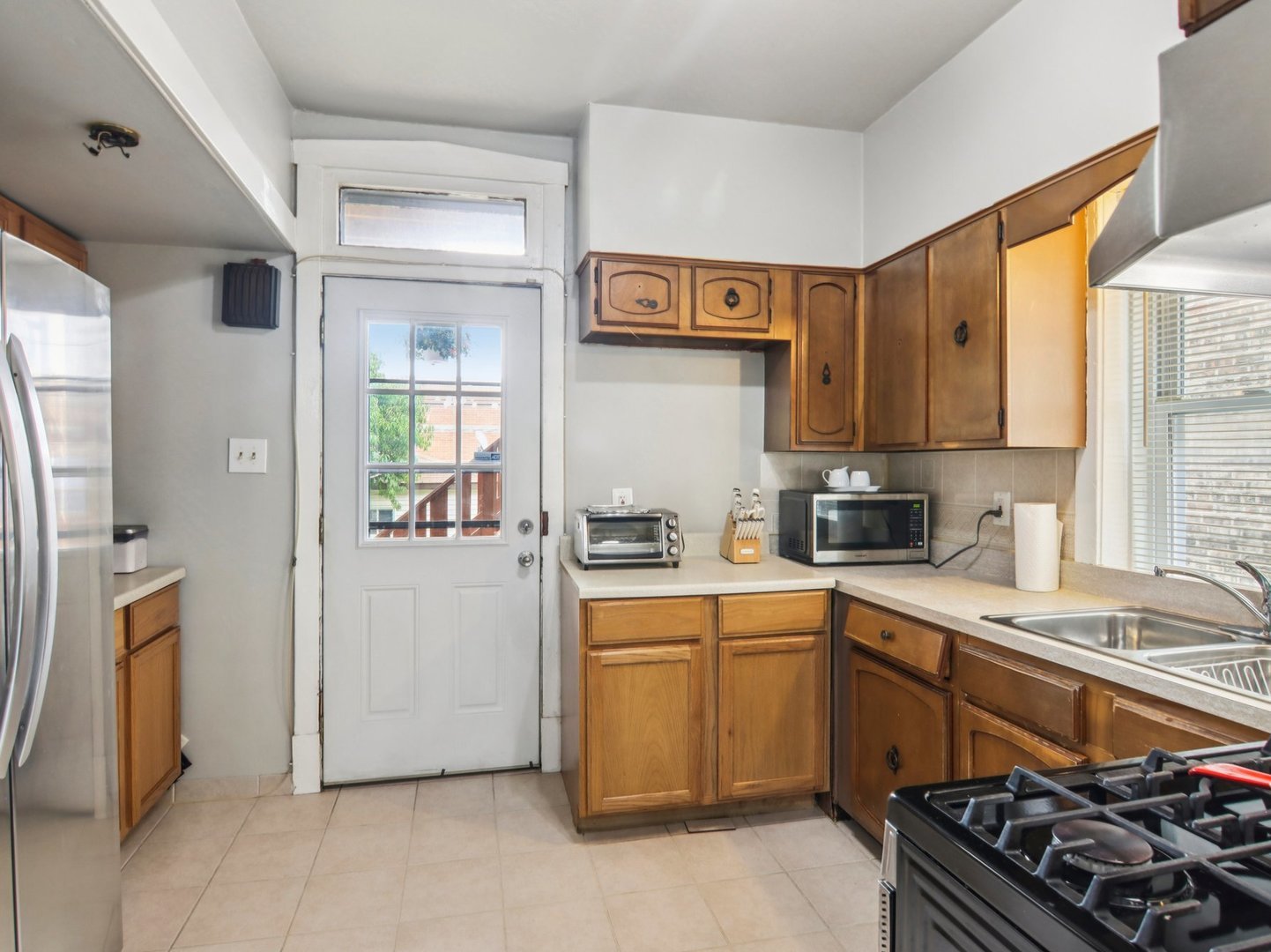 6141 N Artesian Avenue, Chicago, IL 60659
