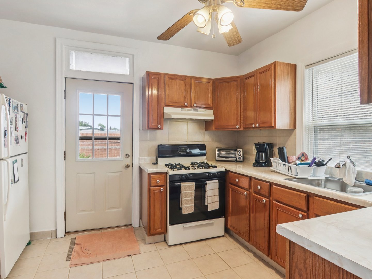 6141 N Artesian Avenue, Chicago, IL 60659