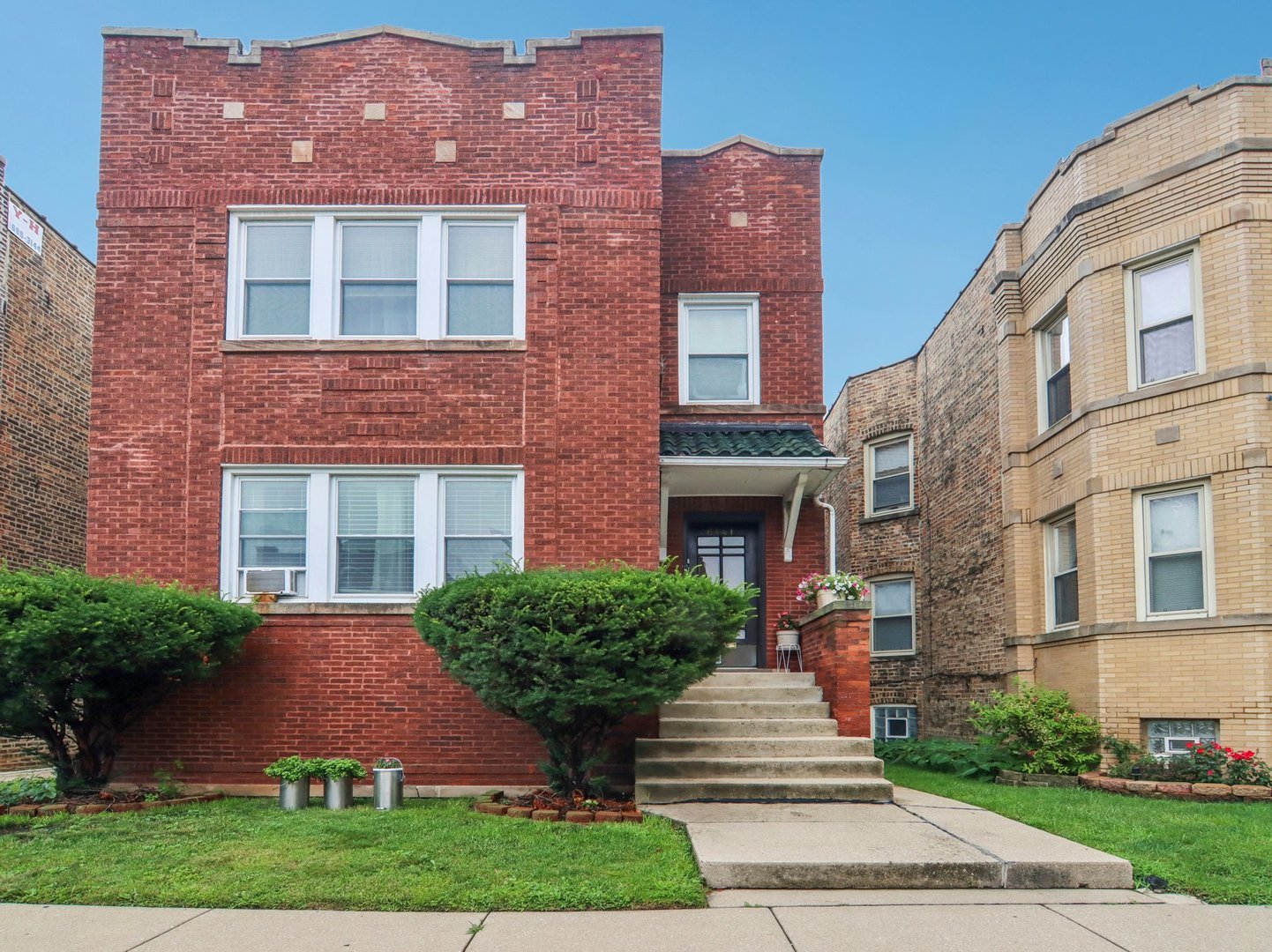 6141 N Artesian Avenue, Chicago, IL 60659