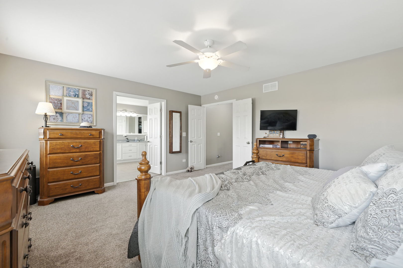 26 N Berkshire Lane, Round Lake, IL 60073