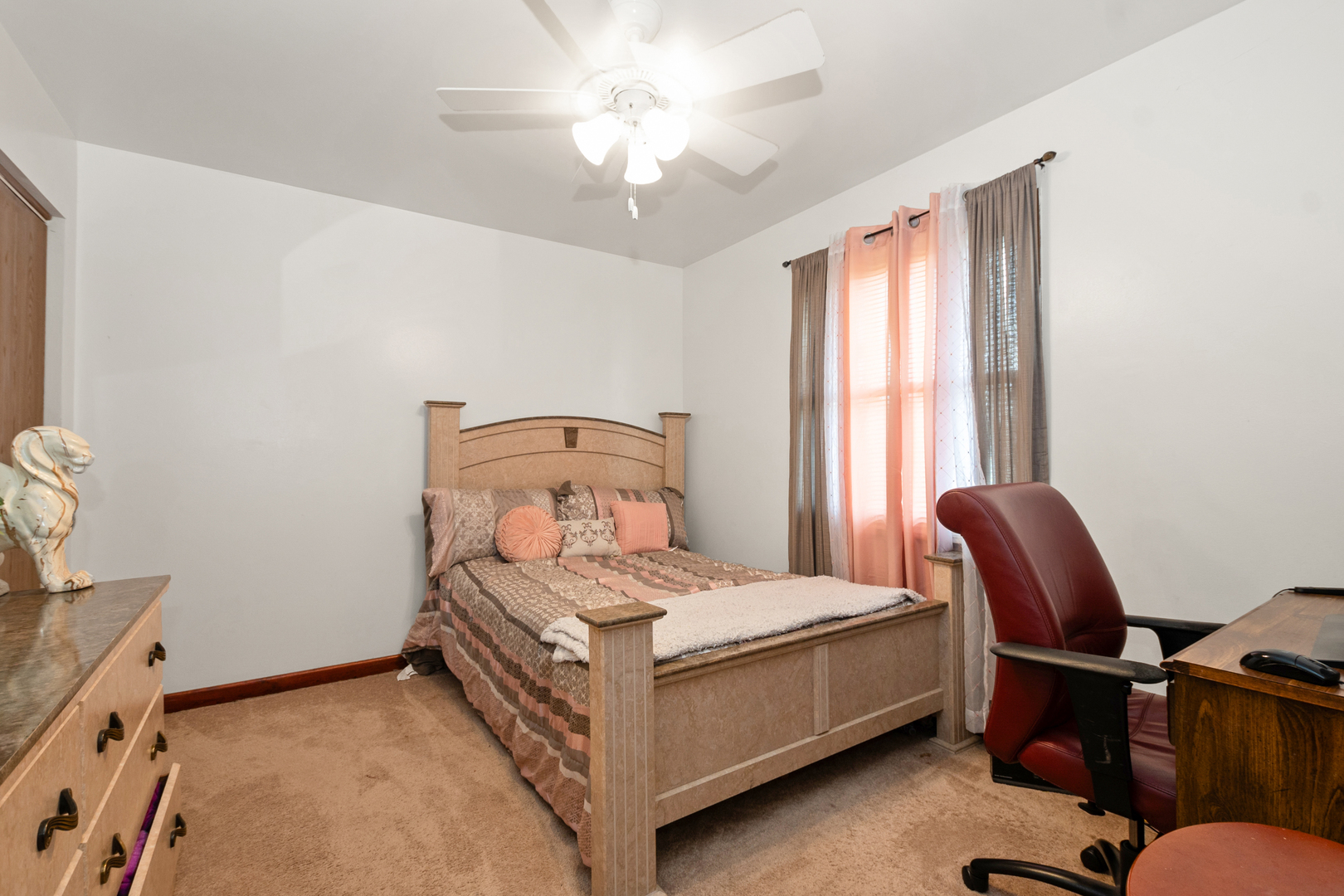 928 E 153rd Street, Phoenix, IL 60426