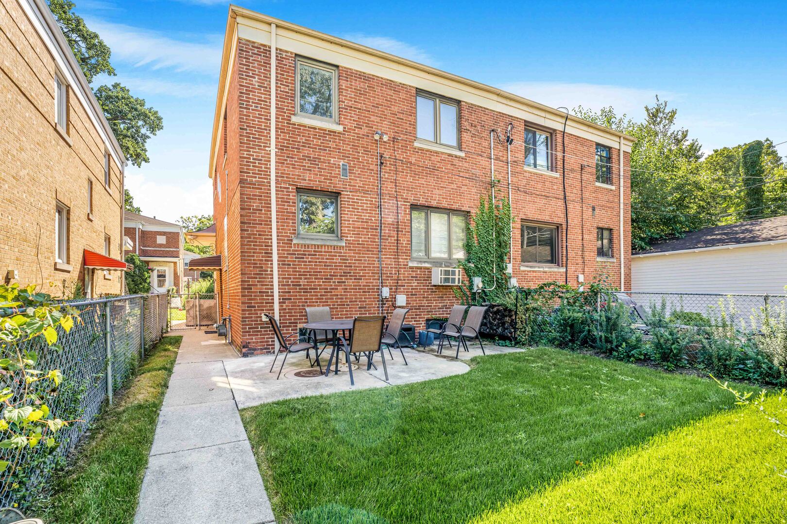 8129 Lake Street, River Forest, IL 60305