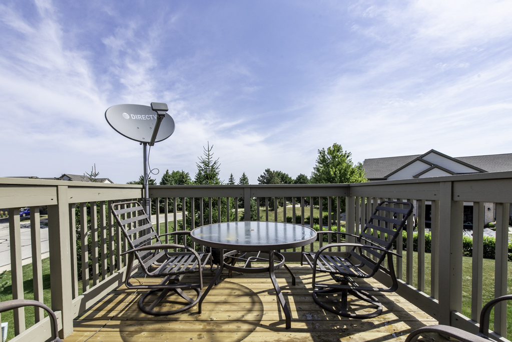 655 Arrowwood Court, Lindenhurst, IL 60046