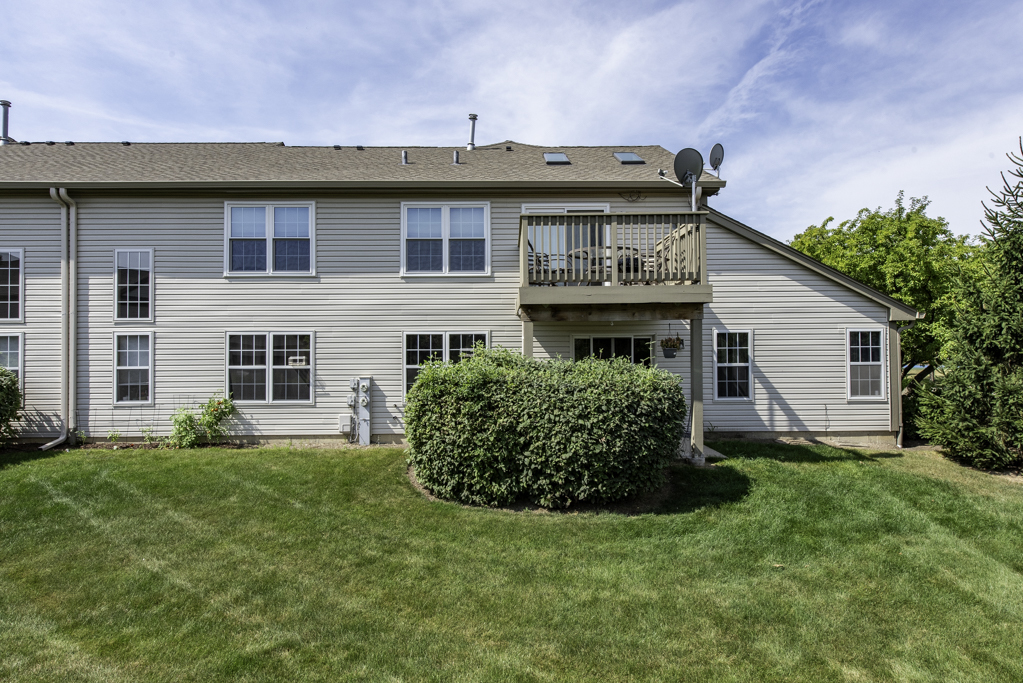 655 Arrowwood Court, Lindenhurst, IL 60046