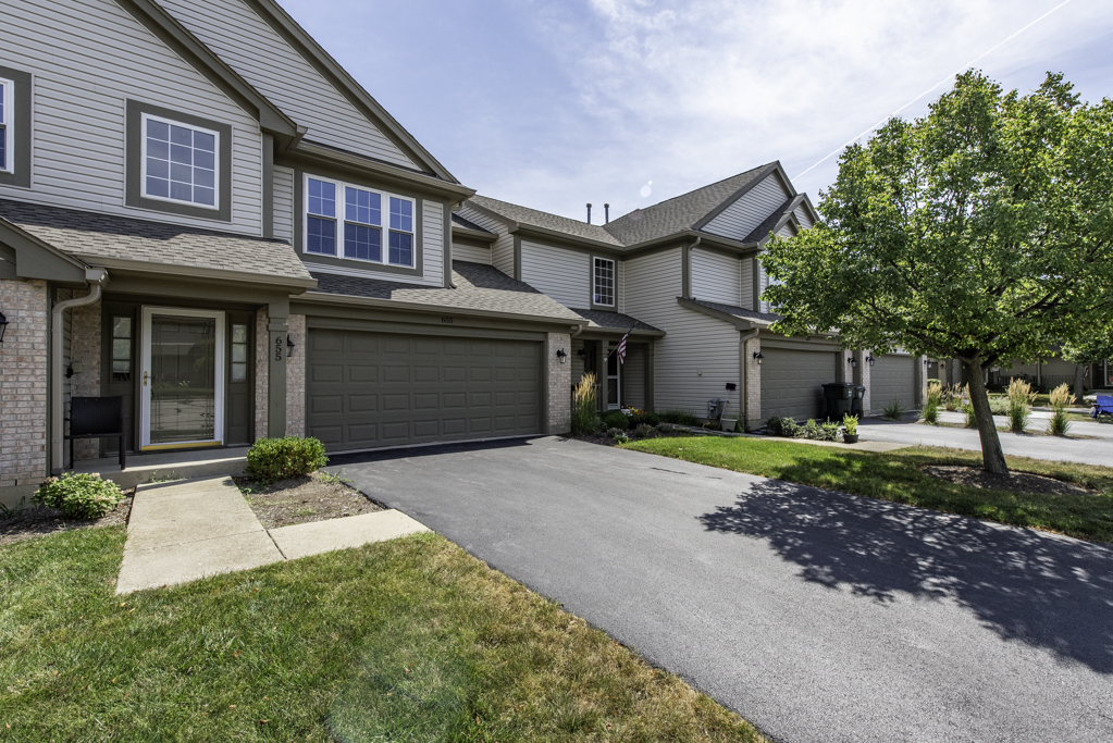 655 Arrowwood Court, Lindenhurst, IL 60046