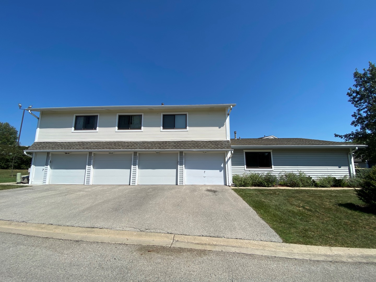 333 Regatta Point, Schaumburg, IL 60194