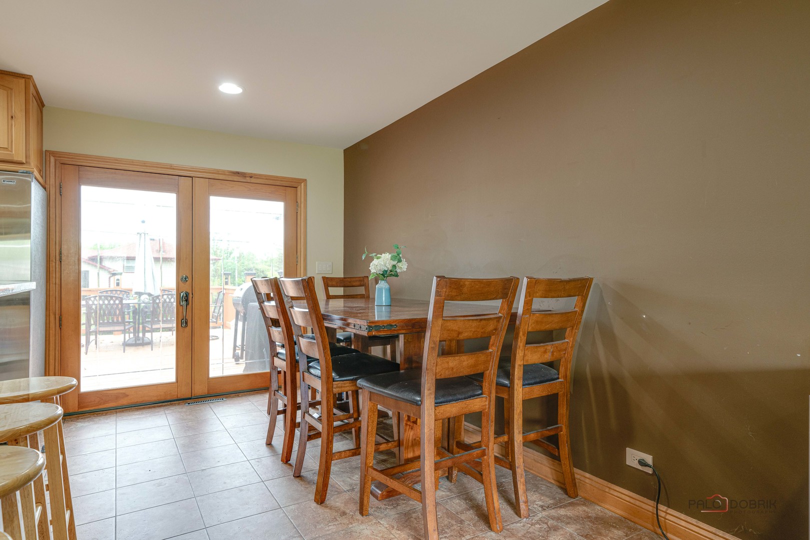 422 S Thornwood Drive, Lindenhurst, IL 60046