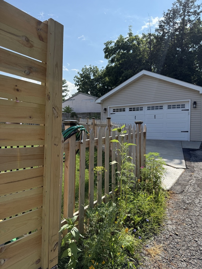 714 Walnut Street, Lemont, IL 60439