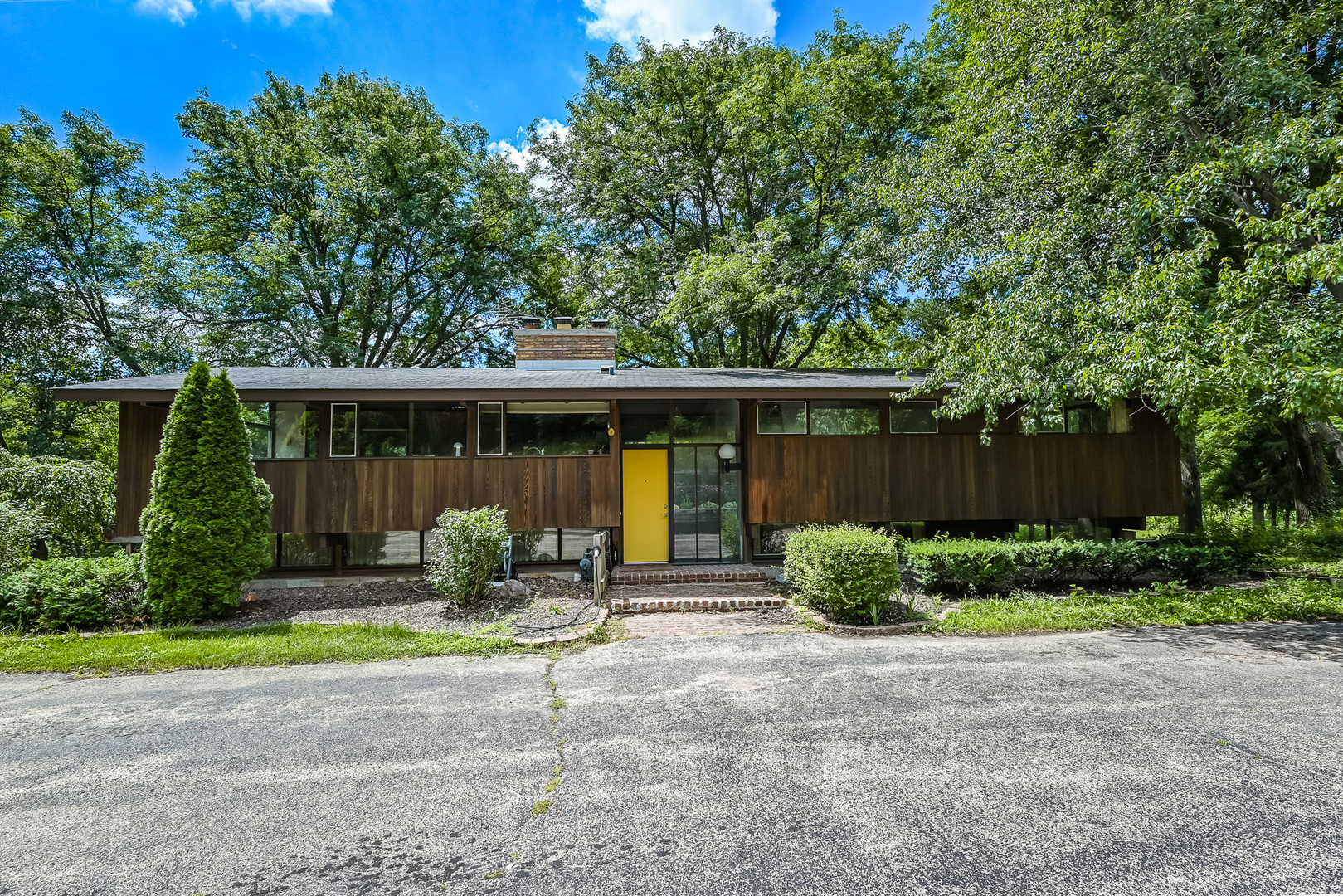 16W340 97th Street, Burr Ridge, IL 60527