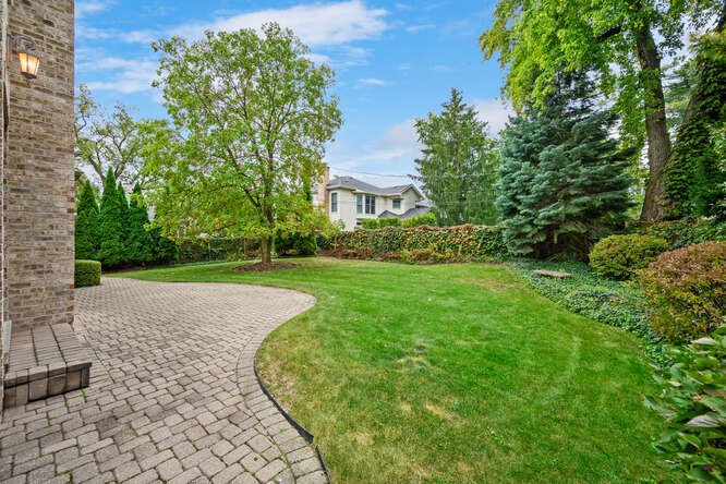 210 W Hickory Street, Hinsdale, IL 60521